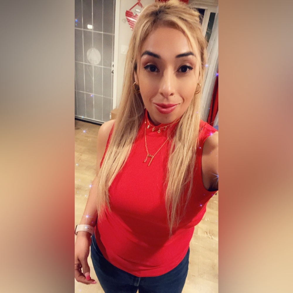 Meet your Posher, Crystal